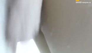 国内都喜爱的性感华裔美女！浴缸内诱惑吃肉棒~