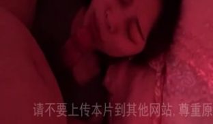 坏经理潜规则新进小妹妹！吃玩这根你就可以上班了！