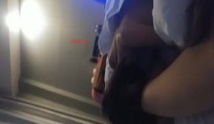 快毕业的女大生为了论文能顺利通过，献身给辅导员老