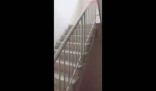 美女停车时被色狼歹毒