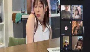 上网课都耐不住寂寞的女生偷偷的自慰！还没下课就拉