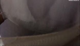 小护士玩脚交！小哥哥把她的丝袜给撕破直接后入干她