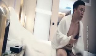 小姐姐不仅长得漂亮还能噼一字马，各种姿势啪啪都难