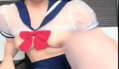 学生制服妹在办公室大胆自慰！趁四下无人赶紧高潮一