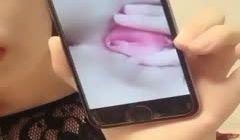 漂亮美女主播穿着露胸情趣内衣紫薇大秀