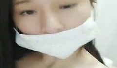 看着挺清纯的漂亮长发萌妹子全裸漏奶漏逼自慰大秀喜