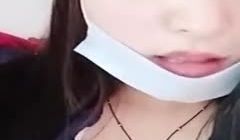 漂亮萌妹子制服漏奶漏逼尿尿