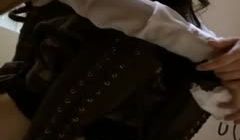 商场厕拍妹子抹完还要闻一闻