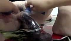 颜值不错贫乳萌妹子第八部 跳蛋玩BB桌子上骑道具