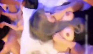 双巨乳妹杂交男粉丝