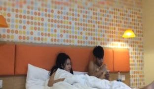十一回老家祭祖的前女友晚上到快捷连锁酒店开房让她