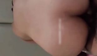 无套爱爱呻吟到中出