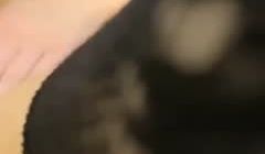 身上倒酸奶再舔浴缸足交，吊带网袜后入性感大屁股，
