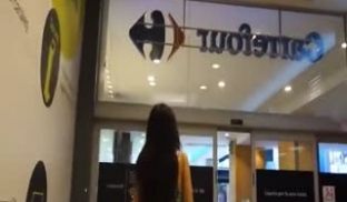 【迪卡侬门事件】女主角又玩出新高度真空逛超市商场