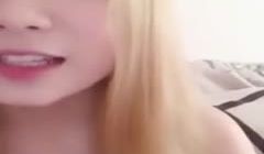 【国产自慰】漂亮妹子在闺房寂寞来欲望了自慰骚逼