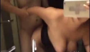 【国产】极品大奶网红美女主播酒店卫生间激情啪啪视