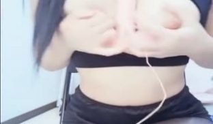 【骚逼自慰】假J8速插女王私处全程骚话