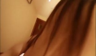 粉逼炮弹乳妹子服务真不错还会“压咩爹”