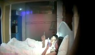 妹子与男友啪啪啪完后还来根事后烟