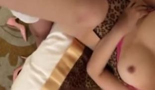 奶子坚挺圆润的极品外围女