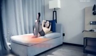 约两个留一个选中青春女神丝袜情趣美乳C罩杯