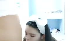 骚气妹子直播演绎跑腿小哥买了个道具JJ勾引啪啪