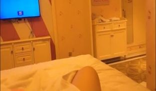 会所刚毕业没多久的漂亮短裙美女,进房间先操一次享