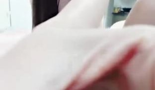 和服诱惑炮机插穴爆菊自慰 把自己玩潮喷了
