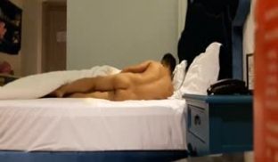 和小姨子去酒店开房一进房间就迫不及待扑倒