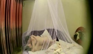 酒店偷拍小伙开着高音量狂草小女友 干爽后妹子坐上