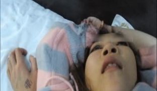女神级性感气质大美女和2网友吃完夜宵K哥喝多了被