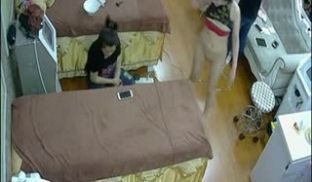 女子美容美体会所网络摄像头被黑TP来做生殖器保健
