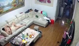 破解家庭摄像头天气热隔壁老王夫妻喜欢不穿衣服在家