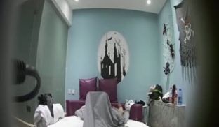 情趣酒店古堡房偷拍下午没有课四眼仔和女友开房翻云