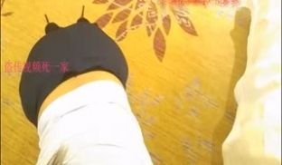 人家害羞嘛，黑丝高跟制服兼职妹子酒店挑逗嫖客波哥