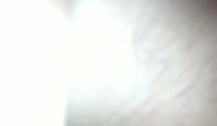 手机自拍包皮哥恶搞喝高了熟睡的表妹女同事请她大鸡