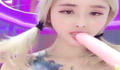 手机直播网红脸主播诱惑秀花臂纹身很不错