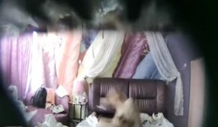 特色酒店偷拍气质女神范美女白领利用中午休息时间和