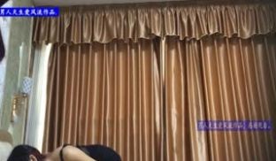 天生爱风流精品大作-性感黑丝美女正按摩时突然有急