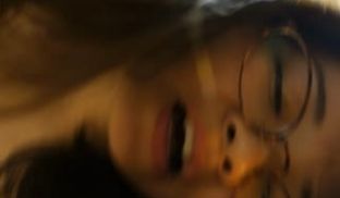 外表看起斯文纯情眼镜妹酒店与有钱老板啪啪太骚阴毛