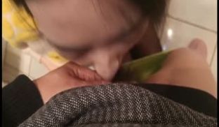 我要哥哥给我，养生馆卫生间里和穿着性感所谓的上课