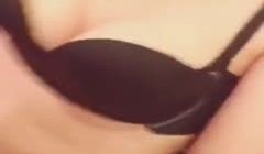 性感美女上门推销套套和延迟剂时被要求当场实验效果
