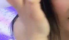 又一位大姨妈期间直播搞逼的女主播与狼粉聊天各种挑