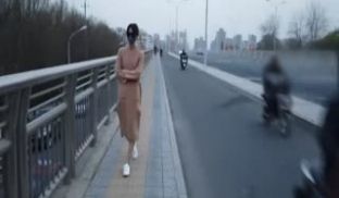 最近很火的北京天使DensTinon极限露出挑战