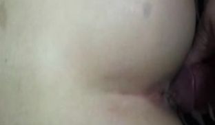 大学名校美女在家把衣服一件件脱掉后和男友激情打炮