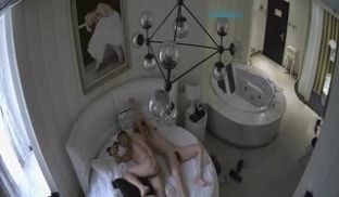豪华套房全视野偷拍高颜值性感美女被操的受不了了,
