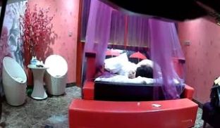 3月份偷拍制作酒店豪华大房视频流出，偷拍下午没有