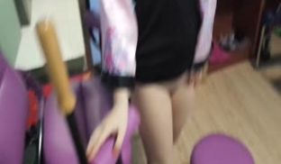 91粉粉系列第5部 很骚的小妮子在情趣酒店玩了很