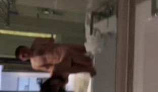 杭州艺术院校文静漂亮的小美女每周都要在酒店被包养