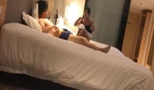 酒店约操电信公司上班的美女营业员,下班后直接来酒